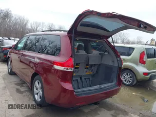 2011 Toyota Sienna LE AAS with VIN 5TDKK3DC7BS007097, listed as a IAAI auction lot 41802056 with 170,471 mi miles. Bid and sale history available at carsss.com. Image 3.