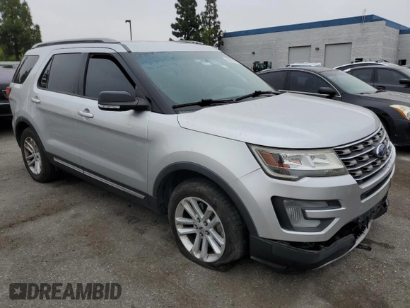 2017 Ford Explorer XLT with VIN 1FM5K7D85HGA93993, listed as a Copart auction lot 58561425 with 135,126 mi miles and Salvage title. Bid and sale history available at DreamBid. Image 4.