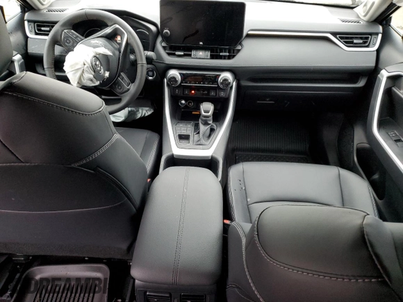 2025 Toyota RAV4 XLE Premium with VIN 2T3A1RFV6SW501627, listed as a Copart auction lot 86159954 with 220 mi miles and Salvage title. Bid and sale history available at DreamBid. Image 8.