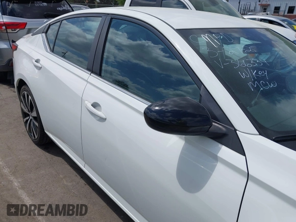 2021 Nissan Altima SR with VIN 1N4BL4CV8MN366334, listed as a IAAI auction lot 41960990 with 119,977 mi miles and . Bid and sale history available at carsss.com. Image 14.