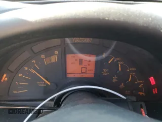 1990 Chevrolet Corvette z VIN 1G1YY3384L5111942, wystawiony jako Copart lot #75481214 z przebiegiem 91 731 mil mil oraz Szkoda całkowita • Salvage title. Historia ofert i sprzedaży dostępna na DreamBid. Obrazek 9.
