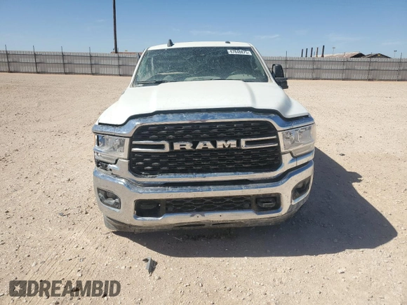 2024 Ram 2500 Big Horn z VIN 3C6UR5DL6RG156245, wystawiony jako Copart lot #51162525 z przebiegiem 46 743 mil mil oraz Szkoda całkowita • Salvage title. Historia ofert i sprzedaży dostępna na DreamBid. Obrazek 5.