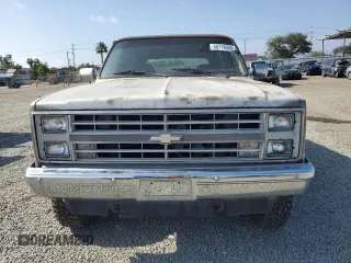 1987 Chevrolet Blazer z VIN 1GNEV18C0HF122644, wystawiony jako Copart lot #60716955 z przebiegiem 69 232 mil mil oraz Czysty tytuł • Clean title. Historia ofert i sprzedaży dostępna na DreamBid. Obrazek 5.