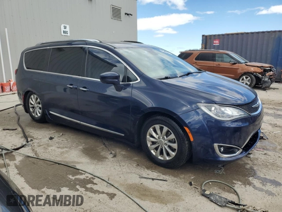 2018 Chrysler Pacifica Touring L z VIN 2C4RC1BG9JR170993, wystawiony jako Copart lot #56749955 z przebiegiem 205 310 mil mil oraz Nie do naprawy. Historia ofert i sprzedaży dostępna na DreamBid. Obrazek 4.