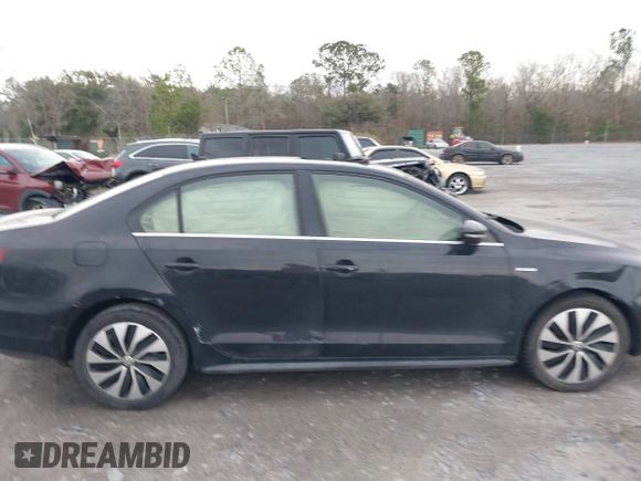 2015 Volkswagen Jetta Sedan Hybrid SEL Premium with VIN 3VW637AJXFM314288, listed as a IAAI auction lot 41715001 with 152,484 mi miles. Bid and sale history available at carsss.com. Image 13.
