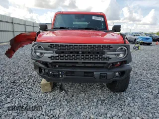 2023 Ford Bronco z VIN 1FMEE5DP4PLB13904, wystawiony jako Copart lot #56490175 z przebiegiem 29 141 mil mil oraz Szkoda całkowita • Salvage title. Historia ofert i sprzedaży dostępna na DreamBid. Obrazek 5.