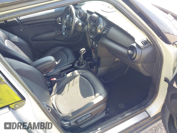 2015 MINI Hardtop 4 Door с VIN WMWXS5C51FT828981, выставлен на аукционе IAAI как лот 42817124 с пробегом 31 894 миль миль и . История ставок и продаж доступна на DreamBid. Изображение 5.