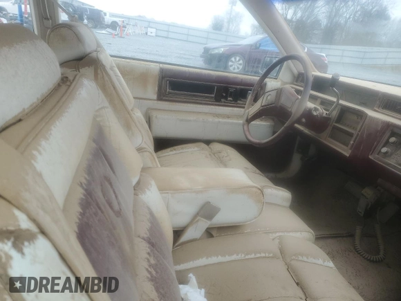 1987 Cadillac DeVille z VIN 1G6CD1181H4318101, wystawiony jako Copart lot #75354324 z przebiegiem Nie podano mil oraz Szkoda całkowita • Salvage title. Historia ofert i sprzedaży dostępna na DreamBid. Obrazek 7.