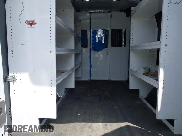 2020 Ford Transit z VIN 1FTYE1C89LKB18309, wystawiony jako IAAI lot #42086954 z przebiegiem 44 937 mil mil oraz . Historia ofert i sprzedaży dostępna na DreamBid. Obrazek 8.
