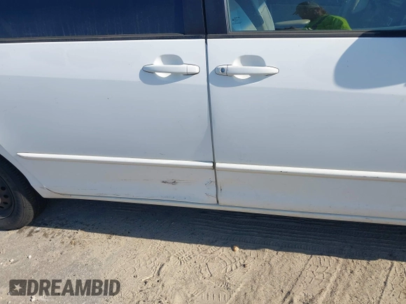 2004 Toyota Sienna CE with VIN 5TDZA23C44S007106, listed as a IAAI auction lot 42077667 with 201,895 mi miles. Bid and sale history available at carsss.com. Image 6.