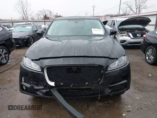 2019 Jaguar F-Pace 25t Premium z VIN SADCJ2FX5KA616255, wystawiony jako IAAI lot #41414227 z przebiegiem 65 068 mil mil oraz . Historia ofert i sprzedaży dostępna na DreamBid. Obrazek 12.