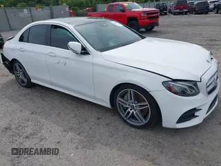 2018 Mercedes-Benz E 300 с VIN WDDZF4JBXJA448650, выставлен на аукционе IAAI как лот 42343961 с пробегом 92 810 миль миль и . История ставок и продаж доступна на DreamBid. Изображение 1.