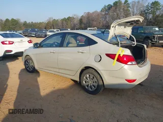2016 Hyundai Accent SE z VIN KMHCT4AE9GU058628, wystawiony jako IAAI lot #41794870 z przebiegiem 111 970 mil mil oraz . Historia ofert i sprzedaży dostępna na DreamBid. Obrazek 3.