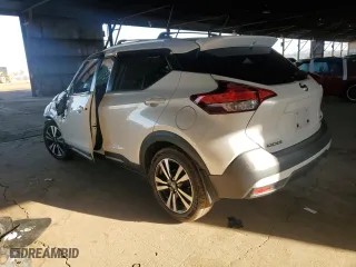 2019 Nissan Kicks SR with VIN 3N1CP5CU5KL568614, listed as a Copart auction lot 48432185 with 81,776 mi miles and Salvage Title. Bid and sale history available at carsss.com. Image 2.
