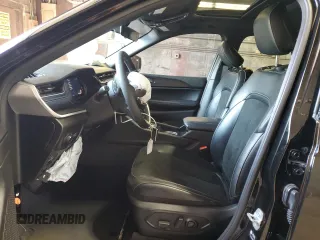 2025 Jeep Grand Cherokee Altitude X z VIN 1C4RJKAG8S8636777, wystawiony jako Copart lot #56097395 z przebiegiem 13 973 mil mil oraz Szkody całkowita. Historia ofert i sprzedaży dostępna na DreamBid. Obrazek 7.