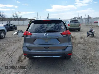 2017 Nissan Rogue SL z VIN JN8AT2MV7HW025973, wystawiony jako IAAI lot #42000657 z przebiegiem 131 762 mil mil oraz . Historia ofert i sprzedaży dostępna na DreamBid. Obrazek 16.