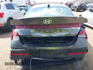 2025 Hyundai Elantra SE z VIN KMHLL4DG0SU855615, wystawiony jako IAAI lot #41887162 z przebiegiem 24 180 mil mil oraz . Historia ofert i sprzedaży dostępna na DreamBid. Obrazek 16.