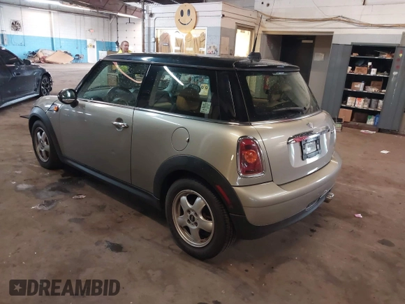 2008 MINI Hardtop with VIN WMWMF33508TU67872, listed as a IAAI auction lot 42235034 with 171,771 mi miles and . Bid and sale history available at DreamBid. Image 3.