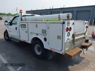 2001 Ford F-350 XL с VIN 1FDSF34FX1ED78415, выставлен на аукционе IAAI как лот 42440102 с пробегом Не указан миль и . История ставок и продаж доступна на DreamBid. Изображение 3.