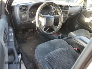 2000 Chevrolet Blazer LS with VIN 1GNCT18W8YK285881, listed as a Copart auction lot 41364325 with 277,029 mi miles and Salvage title. Bid and sale history available at DreamBid. Image 8.