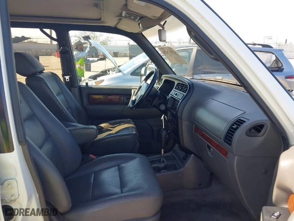 2002 Isuzu Trooper S with VIN JACDS58X227J04699, listed as a IAAI auction lot 42017678 with 177,066 mi miles. Bid and sale history available at carsss.com. Image 5.