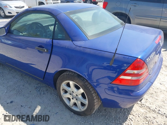 1998 Mercedes-Benz SLK-Class with VIN WDBKK47F7WF075867, listed as a IAAI auction lot 42113106 with 36,870 mi miles. Bid and sale history available at carsss.com. Image 3.