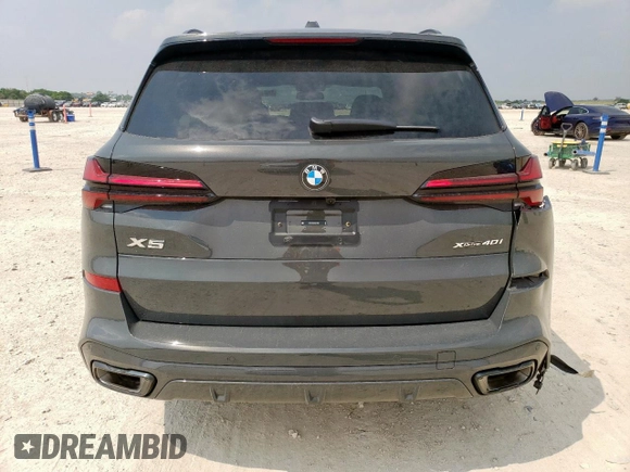 2025 BMW X5 xDrive40i z VIN 5UX23EU02S9Z67262, wystawiony jako Copart lot #56757915 z przebiegiem 2 538 mil mil oraz Szkoda całkowita • Salvage title. Historia ofert i sprzedaży dostępna na DreamBid. Obrazek 6.