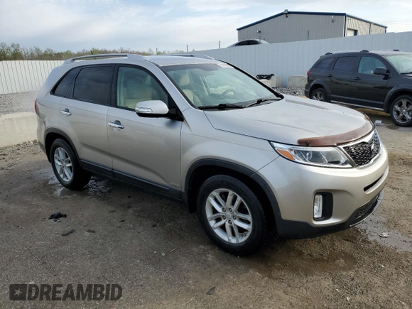 2015 Kia Sorento LX with VIN 5XYKTCA65FG551810, listed as a Copart auction lot 51372085 with 85,377 mi miles and Salvage Title. Bid and sale history available at DreamBid. Image 4.