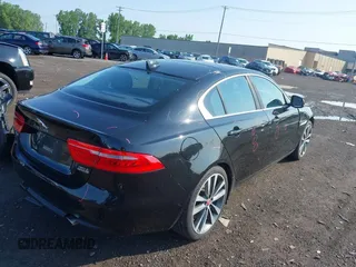 2017 Jaguar XE 35t Prestige z VIN SAJAK4BV6HA974264, wystawiony jako IAAI lot #42474124 z przebiegiem 92 037 mil mil oraz . Historia ofert i sprzedaży dostępna na DreamBid. Obrazek 4.