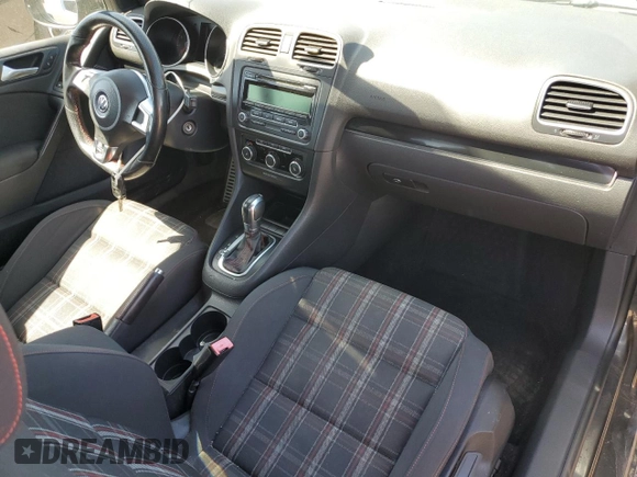 2013 Volkswagen GTI w/Conv & Sunroof z VIN WVWFD7AJ4DW122474, wystawiony jako Copart lot #55078585 z przebiegiem 138 924 mil mil oraz Czysty tytuł • Clean title. Historia ofert i sprzedaży dostępna na DreamBid. Obrazek 8.