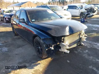 2018 BMW 3 Series 320i xDrive z VIN WBA8A3C54JK763747, wystawiony jako IAAI lot #41432487 z przebiegiem 66 668 mil mil oraz . Historia ofert i sprzedaży dostępna na DreamBid. Obrazek 1.