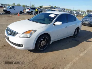 2008 Nissan Altima 2.5 with VIN 1N4AL21E08N443075, listed as a IAAI auction lot 41901276 with 215,772 mi miles. Bid and sale history available at carsss.com. Image 2.