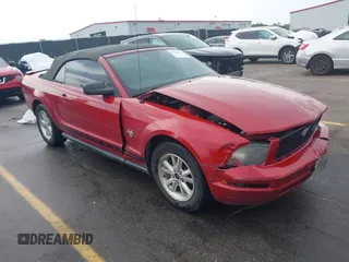 2009 Ford Mustang with VIN 1ZVHT84N895125887, listed as a IAAI auction lot 41944261 with 128,052 mi miles and . Bid and sale history available at DreamBid. Image 1.