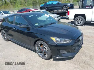 2019 Hyundai Veloster Turbo z VIN KMHTH6AB5KU010488, wystawiony jako IAAI lot #42245580 z przebiegiem 113 911 mil mil oraz . Historia ofert i sprzedaży dostępna na DreamBid. Obrazek 1.