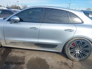 2015 Porsche Macan Turbo z VIN WP1AF2A5XFLB95717, wystawiony jako IAAI lot #41354991 z przebiegiem 122 663 mil mil oraz . Historia ofert i sprzedaży dostępna na DreamBid. Obrazek 14.