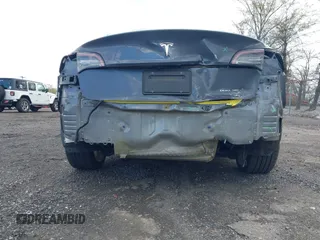 2022 Tesla Model 3 Long Range z VIN 5YJ3E1EB2NF203477, wystawiony jako IAAI lot #42037932 z przebiegiem 56 509 mil mil oraz . Historia ofert i sprzedaży dostępna na DreamBid. Obrazek 6.