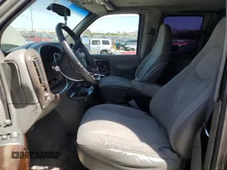 2002 GMC Savana z VIN 1GDFG15R521161679, wystawiony jako Copart lot #54451565 z przebiegiem 147 028 mil mil oraz Szkody całkowita. Historia ofert i sprzedaży dostępna na DreamBid. Obrazek 7.