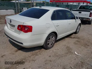 2007 Volkswagen Jetta 2.5 z VIN 3VWRG71K77M062978, wystawiony jako IAAI lot #42415517 z przebiegiem 168 159 mil mil oraz . Historia ofert i sprzedaży dostępna na DreamBid. Obrazek 4.