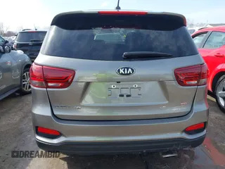 2019 Kia Sorento LX with VIN 5XYPG4A33KG476458, listed as a IAAI auction lot 41822014 with 103,501 mi miles. Bid and sale history available at carsss.com. Image 16.