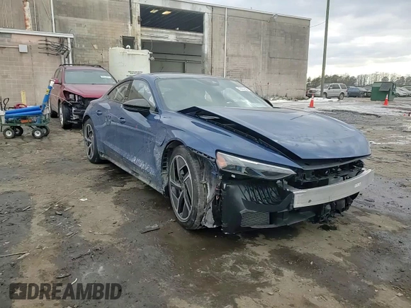 2023 Audi RS e-tron GT z VIN WAUBHBFW7P7903740, wystawiony jako Copart lot #42352535 z przebiegiem Nie podano mil oraz Szkody całkowita. Historia ofert i sprzedaży dostępna na DreamBid. Obrazek 11.