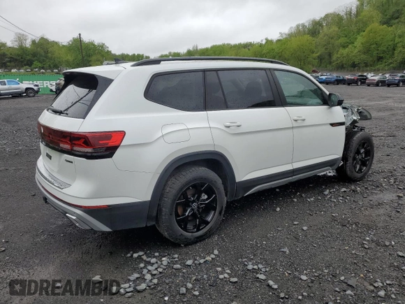 2024 Volkswagen Atlas Peak Edition SEL with VIN 1V2GR2CA7RC550827, listed as a Copart auction lot 55834155 with 1,608 mi miles and Salvage title. Bid and sale history available at DreamBid. Image 3.
