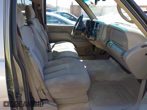 1999 Chevrolet Suburban with VIN 3GNEC16R1XG198724, listed as a IAAI auction lot 41812563 with 207,922 mi miles. Bid and sale history available at carsss.com. Image 5.