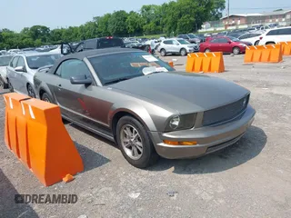 2005 Ford Mustang Deluxe with VIN 1ZVFT84N955183489, listed as a IAAI auction lot 42473437 with 221,709 mi miles and . Bid and sale history available at DreamBid. Image 1.