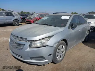 2014 Chevrolet Cruze LS with VIN 1G1PA5SG3E7270009, listed as a IAAI auction lot 40033837 with 94,577 mi miles. Bid and sale history available at carsss.com. Image 2.