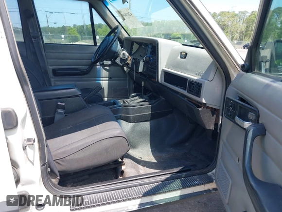 1996 Jeep Cherokee Country with VIN 1J4FJ78SXTL189940, listed as a IAAI auction lot 42020459 with 181,035 mi miles. Bid and sale history available at carsss.com. Image 5.