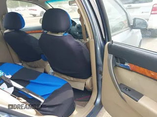 2007 Chevrolet Aveo LS z VIN KL1TD56657B179393, wystawiony jako IAAI lot #42135698 z przebiegiem 127 126 mil mil oraz . Historia ofert i sprzedaży dostępna na DreamBid. Obrazek 8.