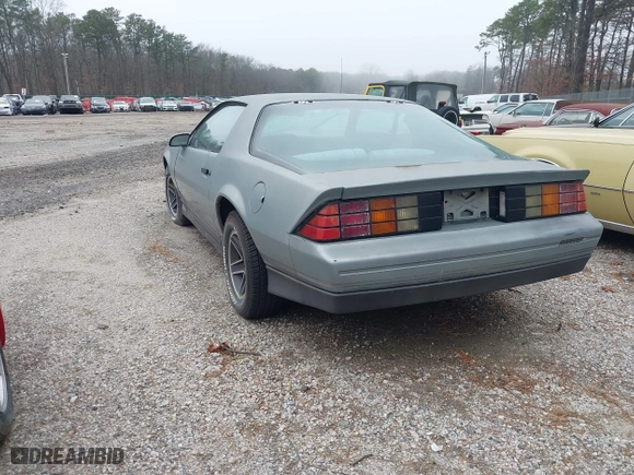 1985 Chevrolet Camaro Z28 Sport with VIN 1G1FP87HXFL442512, listed as a IAAI auction lot 41387610 with 136,000 mi miles. Bid and sale history available at carsss.com. Image 3.
