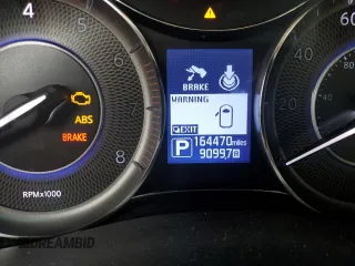 2017 Infiniti QX80 z VIN JN8AZ2NF9H9645499, wystawiony jako Copart lot #45890285 z przebiegiem 164 470 mil mil oraz Szkody całkowita. Historia ofert i sprzedaży dostępna na DreamBid. Obrazek 9.
