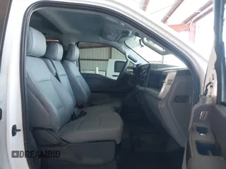 2024 Ford F-250 XL z VIN 1FT7W2AA4REF90588, wystawiony jako IAAI lot #42510225 z przebiegiem 925 mil mil oraz . Historia ofert i sprzedaży dostępna na DreamBid. Obrazek 5.
