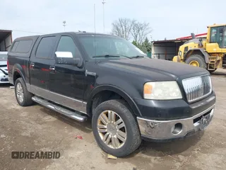 2006 Lincoln Mark LT with VIN 5LTPW18576FJ20531, listed as a IAAI auction lot 41819681 with 160,131 mi miles. Bid and sale history available at carsss.com. Image 1.